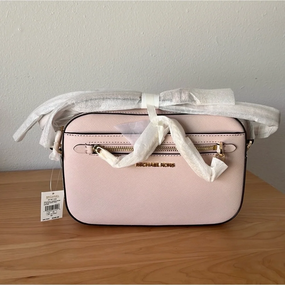 Michael Kors color “powder